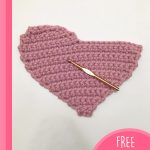 Crocheted Heart Shaped Pillow. Pillow without filling and assembly || thecrochetspace.com