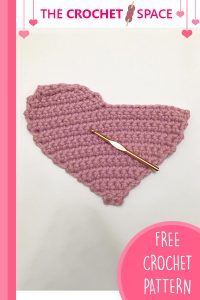 Crocheted Heart Shaped Pillow. Pillow without filling and assembly || thecrochetspace.com