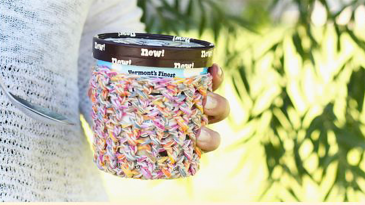 crocheted ice cream sleeve || editor