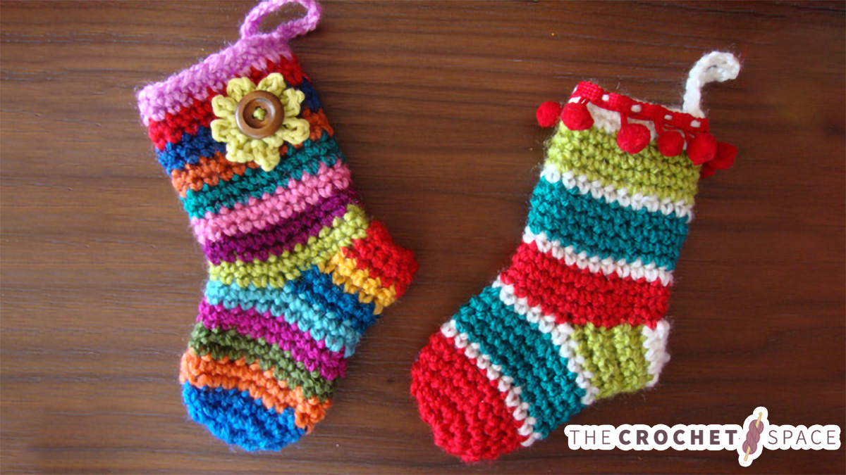 Crocheted Mini Christmas Stockings || thecrochetspace.com