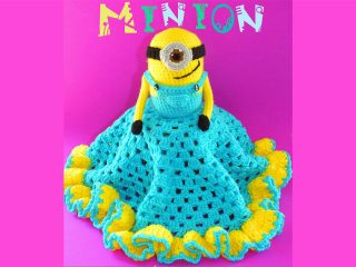 Crocheted Minion Security Blanket || thecrochetspace.com