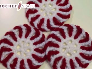 Crocheted Peppermint Coasters || thecrochetspace.com