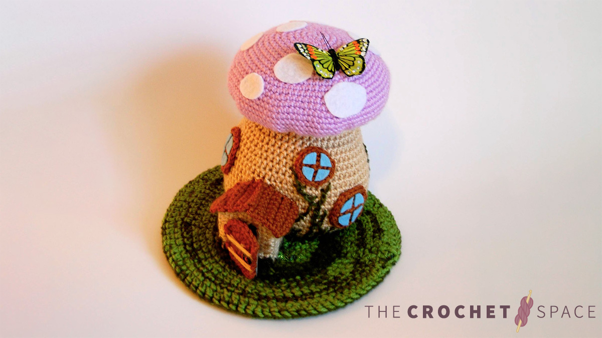 Crocheted Spring Fairy House || thecrochetspace.com
