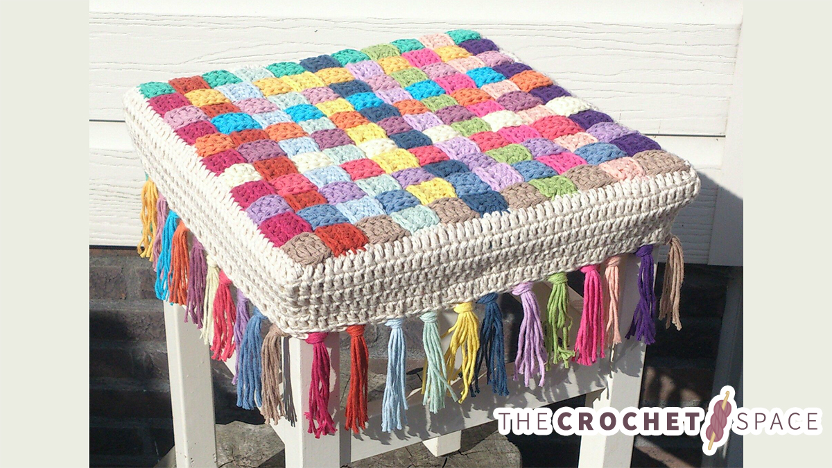 crocheted stool cover || editor