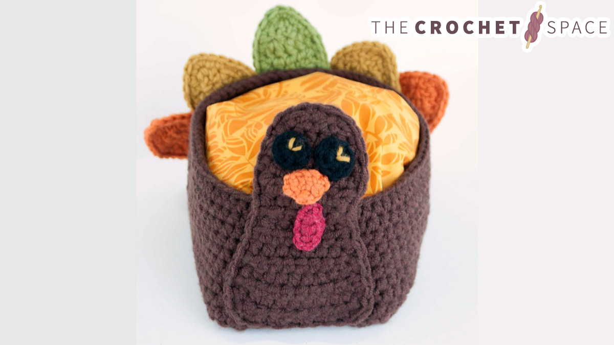 Crocheted Tasty Turkey Basket || thecrochetspace.com