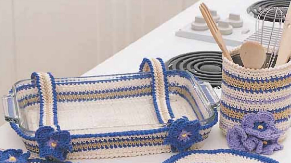 crocheted utensil holder & casserole || editor
