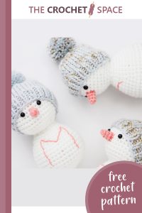 crocheted winter snowman friends || https://thecrochetspace.com