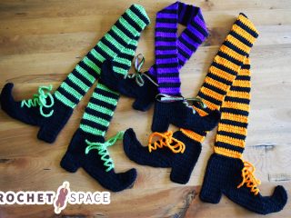 Crocheted Witches Legs Scarf || thecrochetspace.com