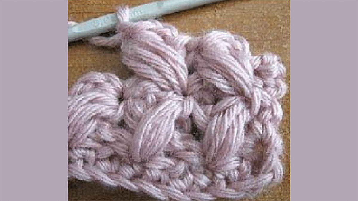 crocheted zig-zag puff stitch || editor