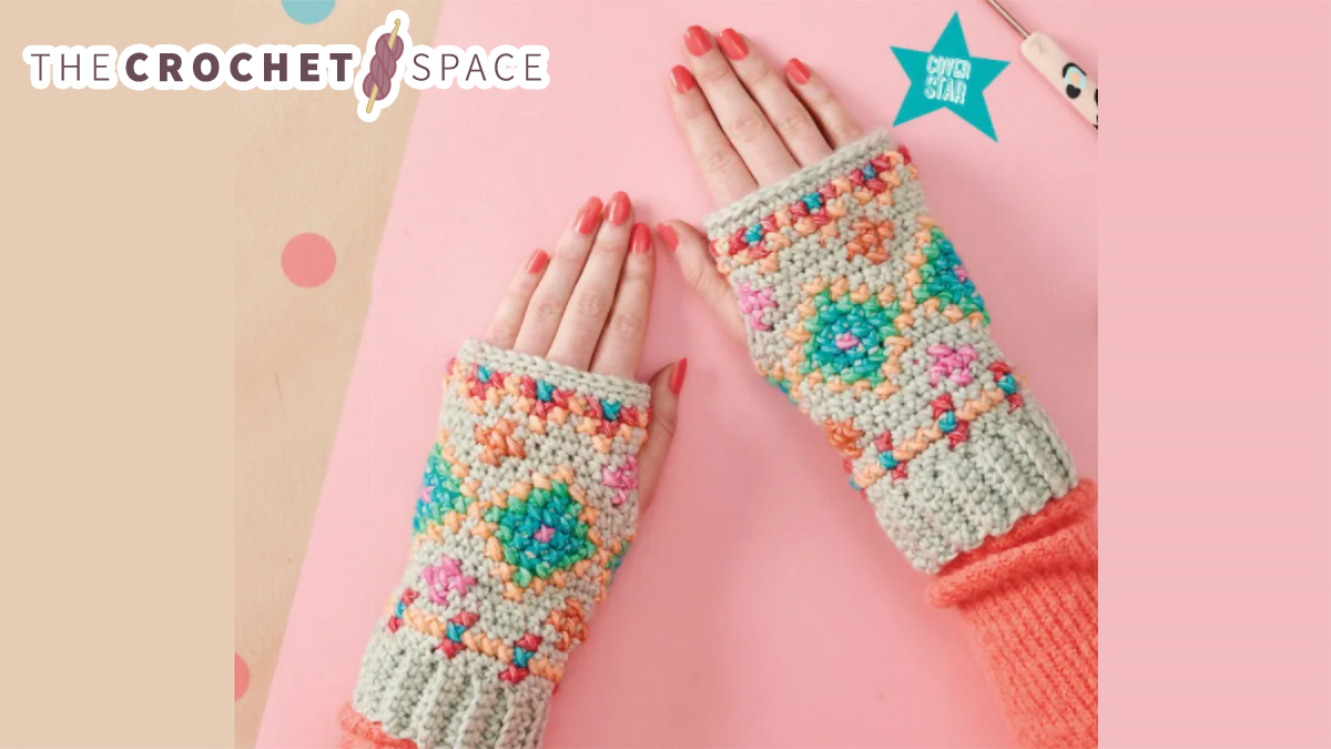 Cross-Stitch Crochet Wrist Warmers || thecrochetspace.com