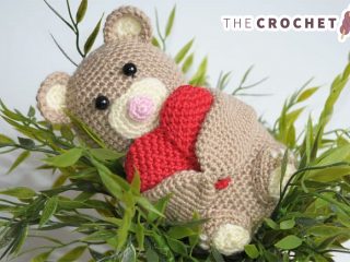 Cuddly Crocheted Amigurumi Teddy Bear || thecrochetspace.com
