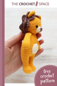 cuddly lion crocheted toy || editor