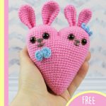Cute Crocheted Bunny Hearts. Pink heart with bunny on each side of heart || thecrochetspace.com