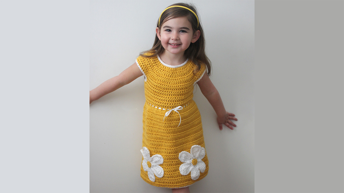 Cute Crocheted Daisy Dress || thecrochetspace.com