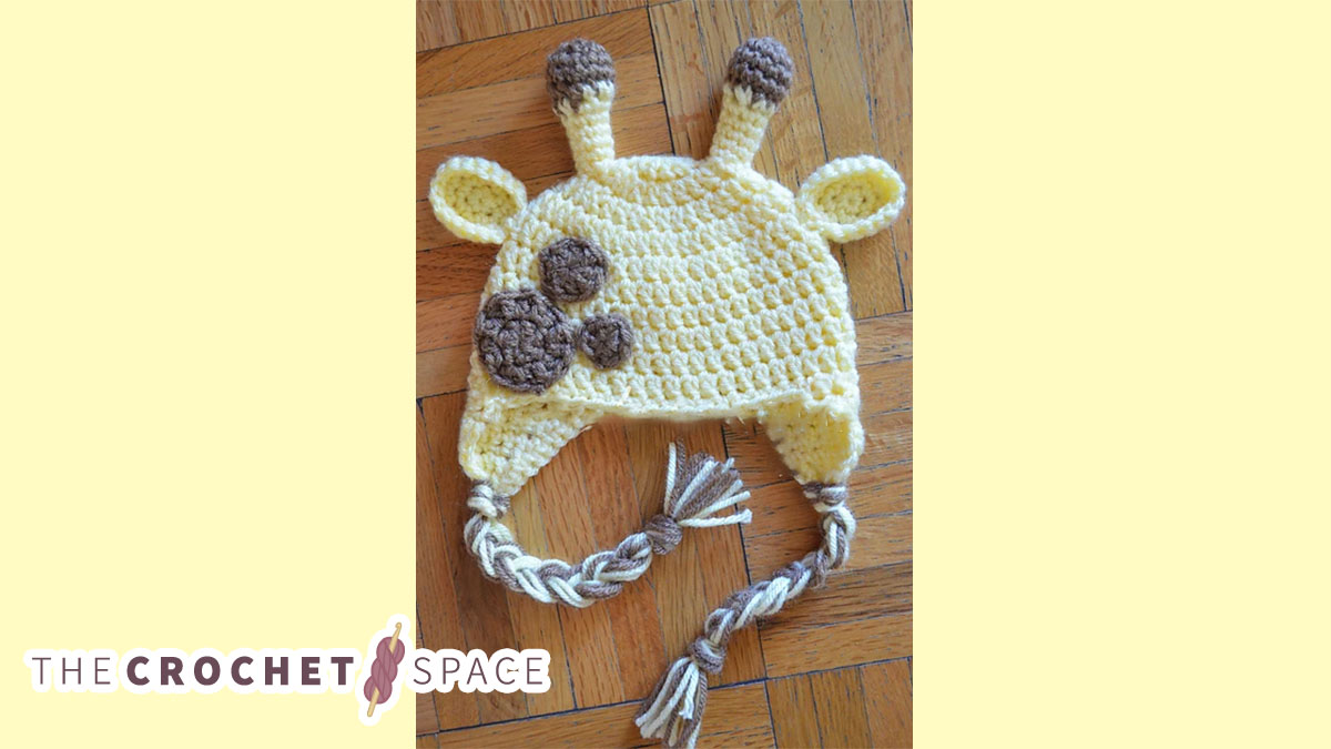cute crocheted giraffe hat || editor