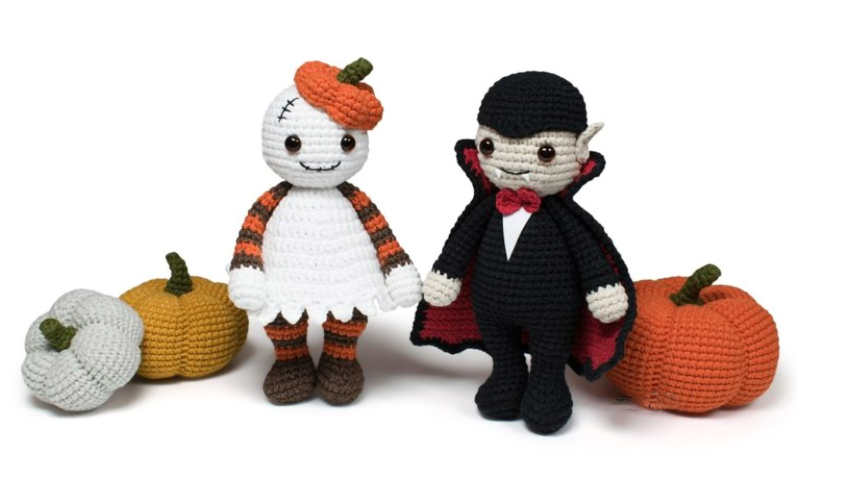 Cute Crocheted Halloween Ghost || thecrochetspace.com