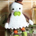 Cute Crocheted Halloween Ghost. White ghost with brown top hat, green tie and green and brown boots || thecrochetspace.com