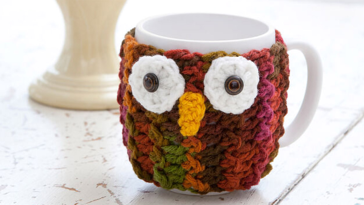 Cute Crocheted Owl Mug Cozy || thecrochetspace.com
