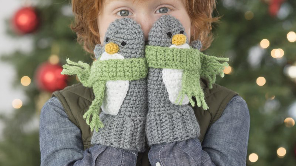 cute crocheted penguin mittens || editor