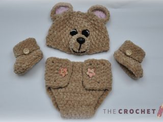Cute Crocheted Teddy Bear Set || thecrochetspace.com