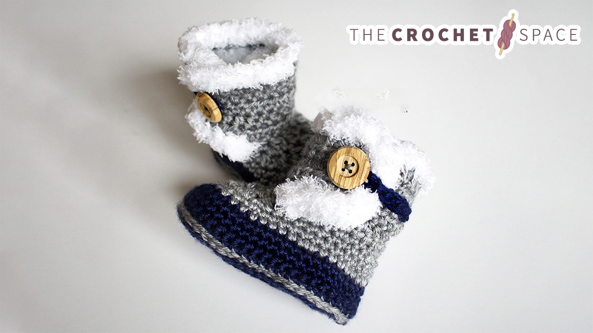 cute fuzzy crocheted baby booties || editor
