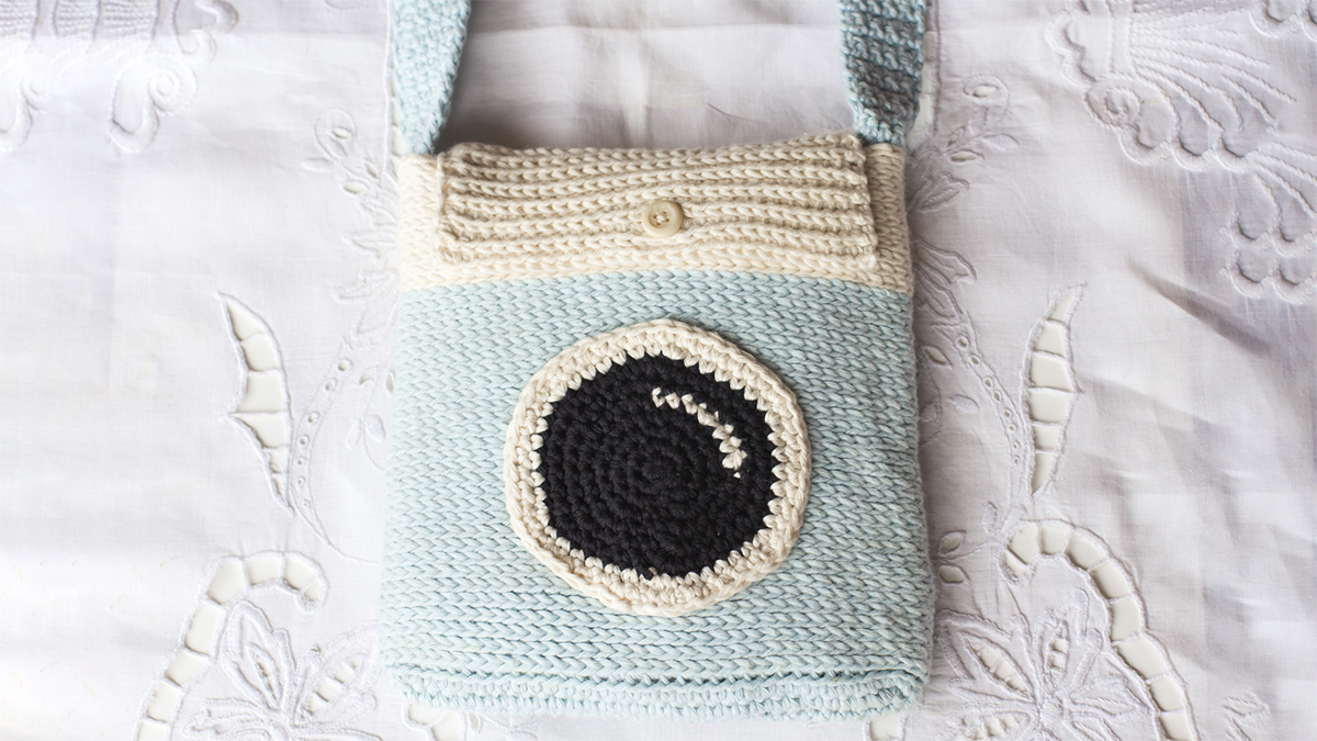 cutiful camera crocheted satchel || editor