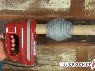 DIY Yarn Ball Winder For Crocheters || thecrochetspace.com