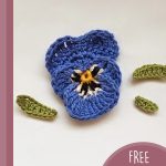 Delicate Crochet Pansy Flowers. Pansey head with green leaves at the side || thecrochetspace.com