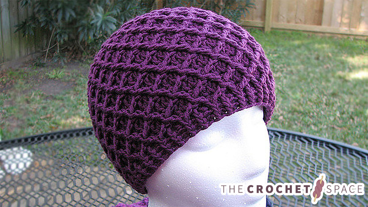Diamond Ridges Crocheted Hat || thecrochetspace.com