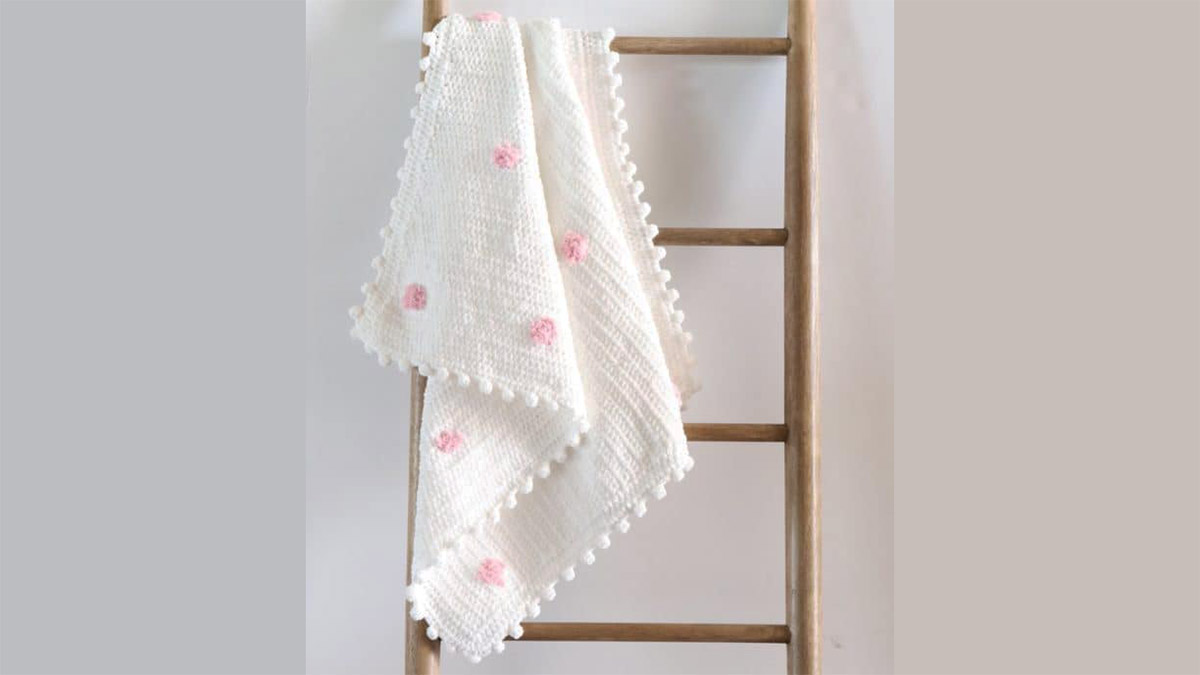 Dotty Crochet Baby Blanket || thecrochetspace.com