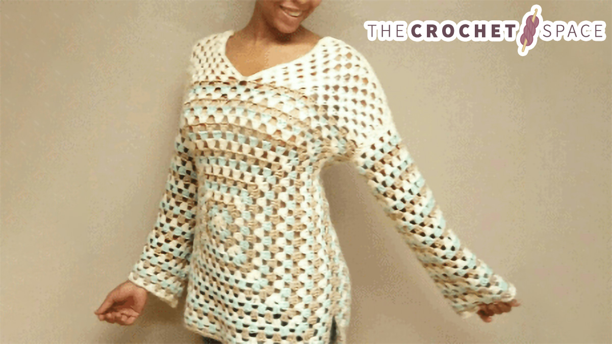 Easiest Granny Crochet Sweater || thecrochetspace.com