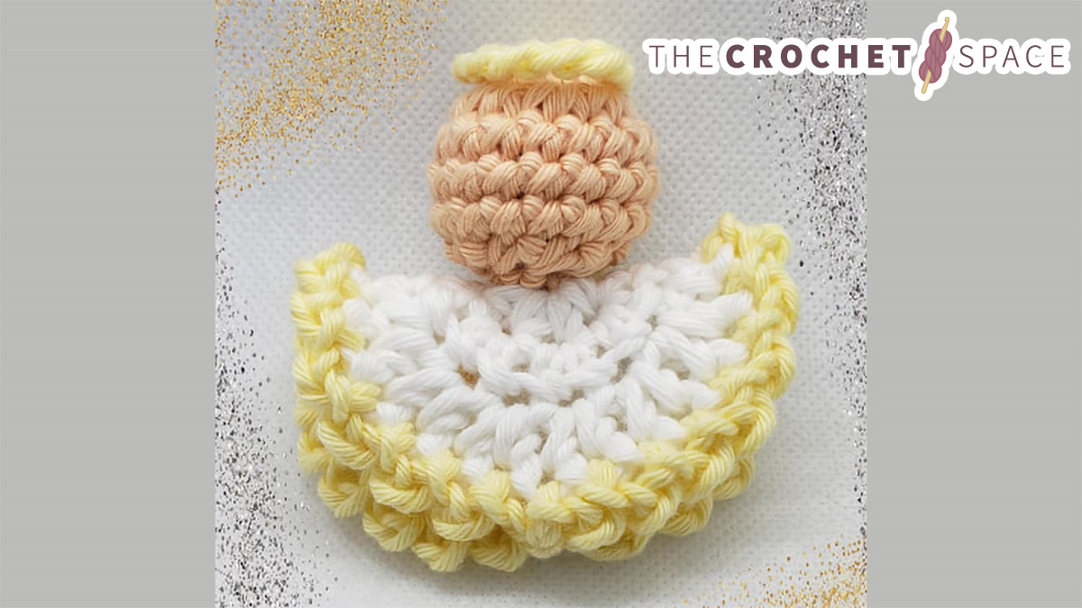 Easy Angel Crochet Ornament || thecrochetspace.com