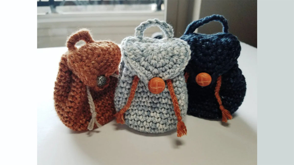 Easy Carry Crochet Backpack || thecrochetspace.com