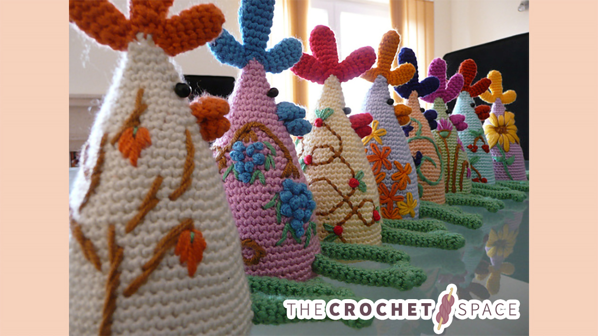 Easy Crochet Chicken Run || thecrochetspace.com