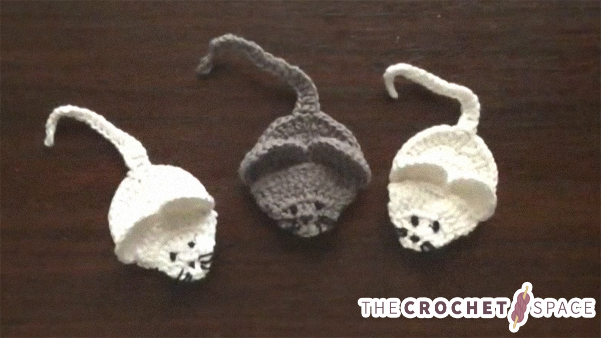 Easy Crochet Mouse Applique || thecrchetspace.com