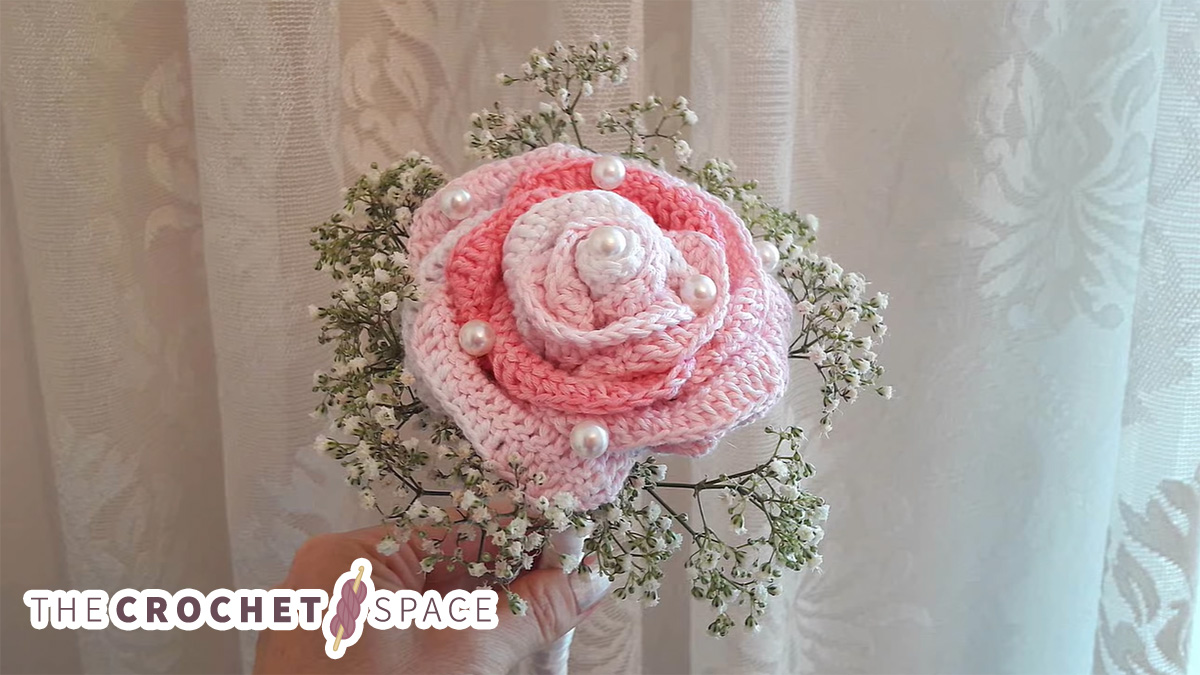 Easy Crochet Rose Flower || thecrochetspace.com