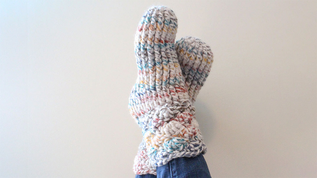 Easy Crochet Slipper Socks || thecrochetspace.com