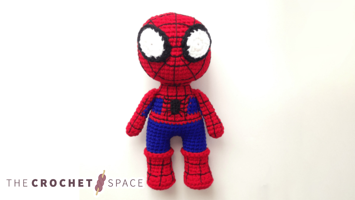 Easy Spider-Man Crochet || thecrochetspace.com Hero