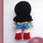 Easy Crochet Wonder-Woman Heroine Heroine. Back image || thecrochetspace.com