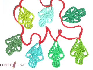 Easy Crochet Tree Garland || thecrochetspace.com