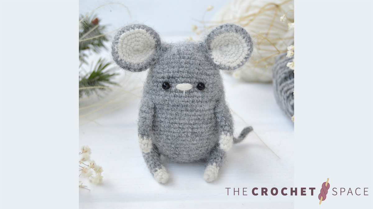 Easy Crochet Wee Mouse || thecrochetspace.com
