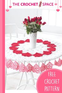 easy heart crochet tablecloth || https://thecrochetspace.com