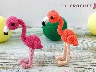 Easy Mini Crochet Flamingo || thecrochetspace.com