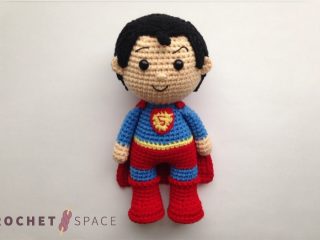 Easy Superman Crochet Hero || thecrochetspace.com
