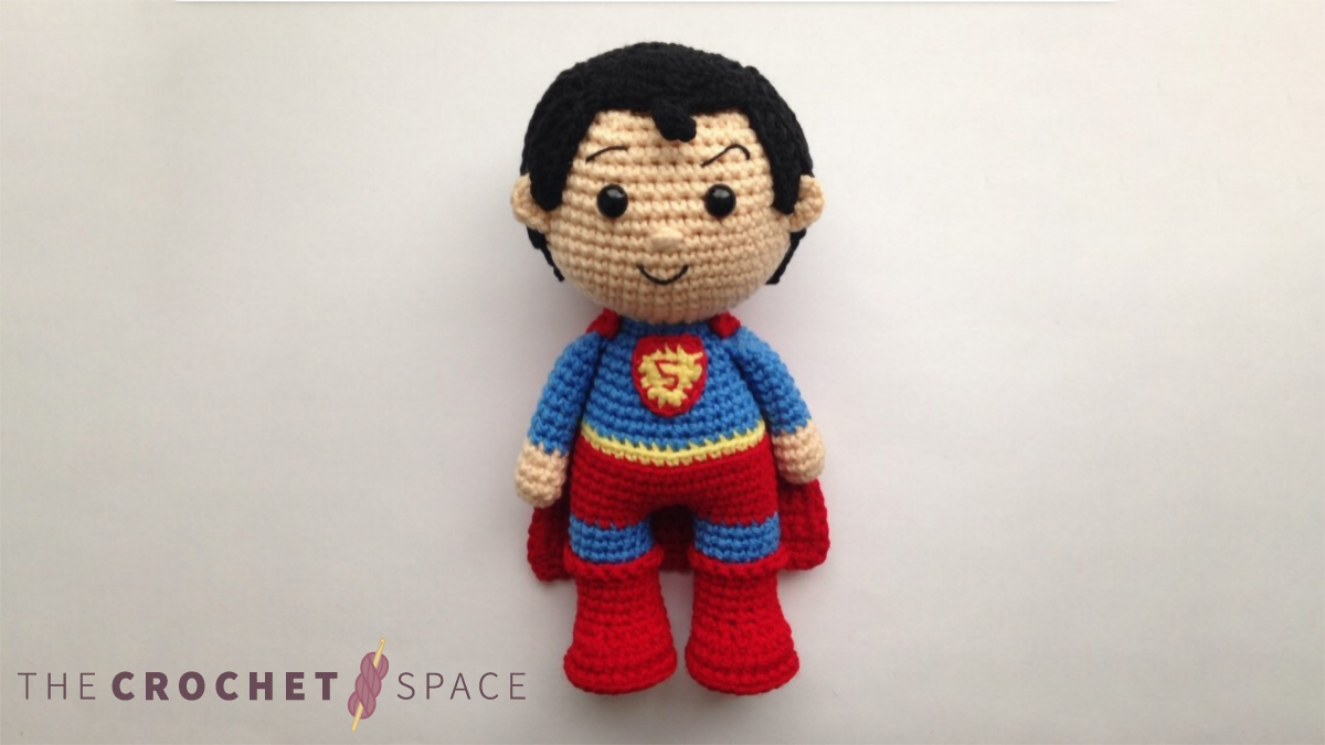 Easy Superman Crochet Hero || thecrochetspace.com
