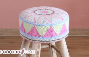 Egyptian Star Crochet Stool || thecrohetspace.com