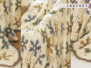 Elegant Floral Crocheted Afghan || thecrochetspace.com