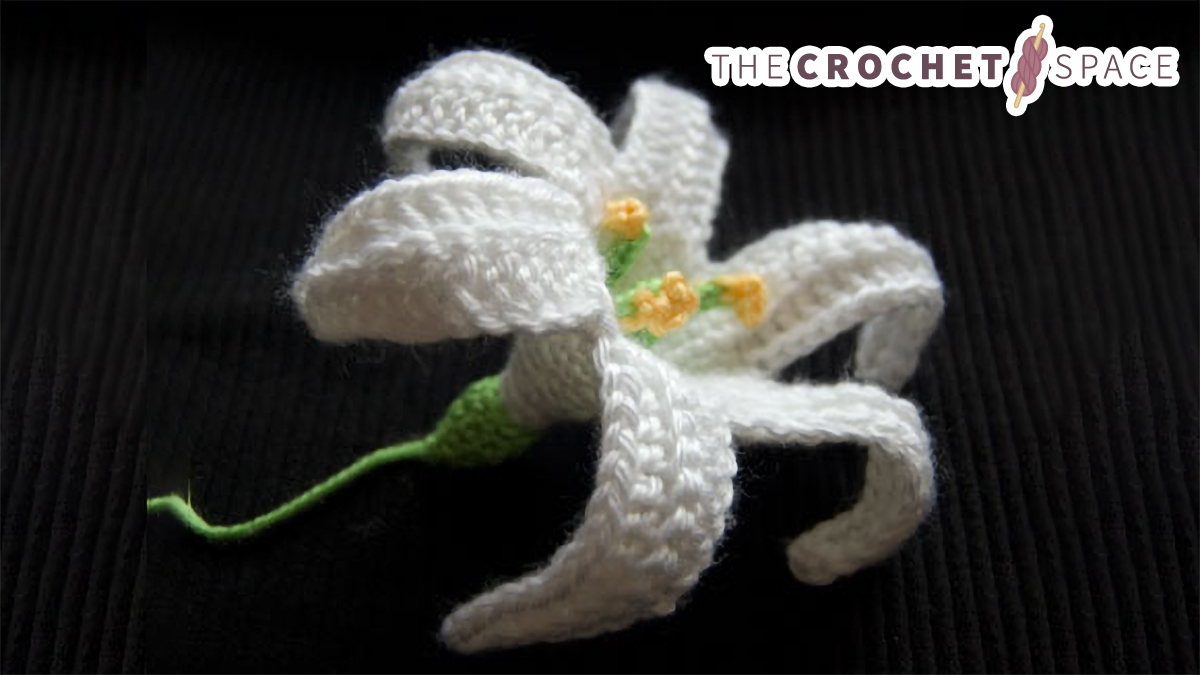 Enchanting Crocheted Easter Lily || thecrochetspace.com