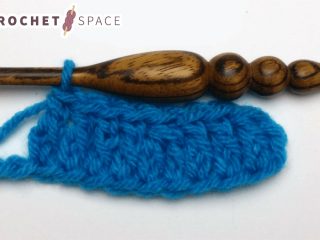 Extended Double Crochet Stitch || thecrochetspace.com