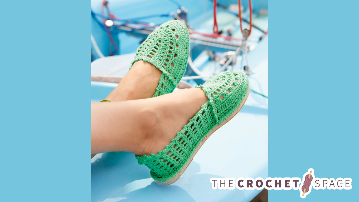 Fabulously Fun Crocheted Espadrilles || thecrochetspace.com